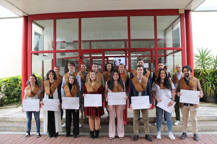 Entrega De Diplomas De Los Títulos Universitarios De IMH Campus: Fotos ...